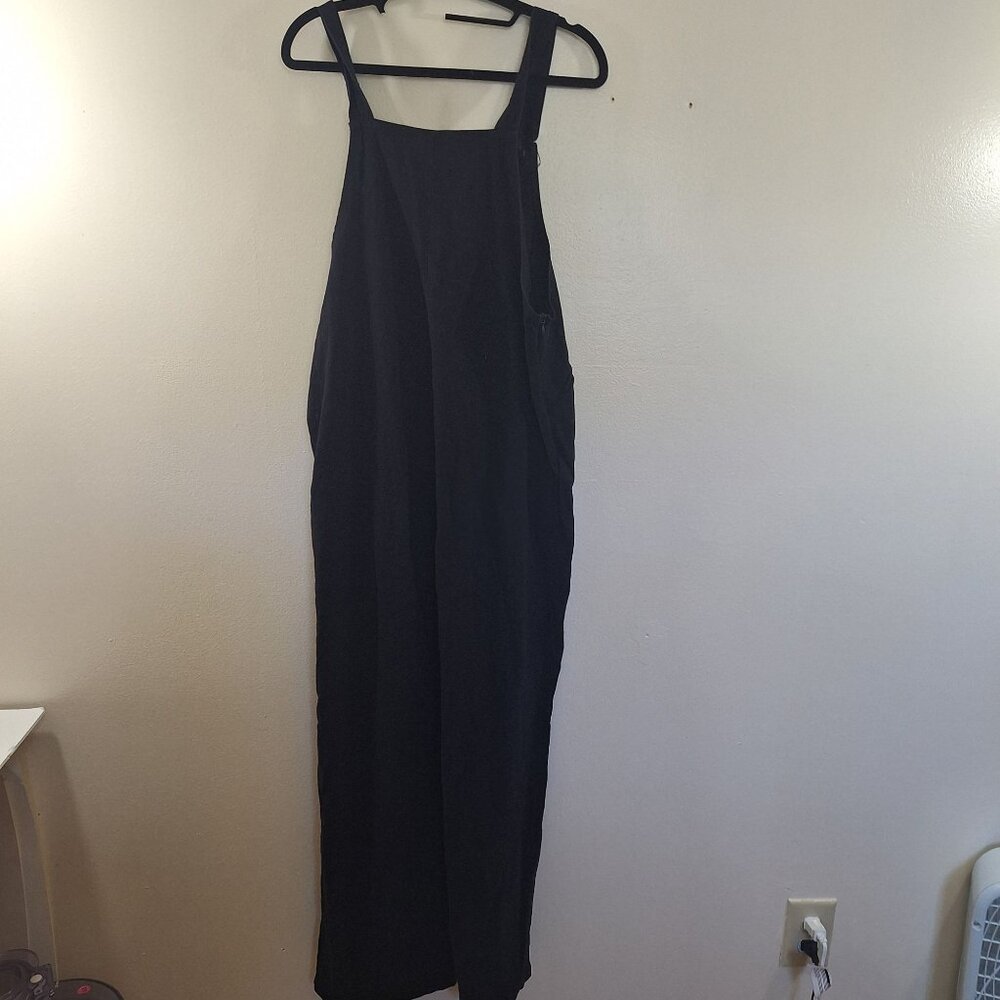 Black Jumper With Pockets 100% cotton size medium
